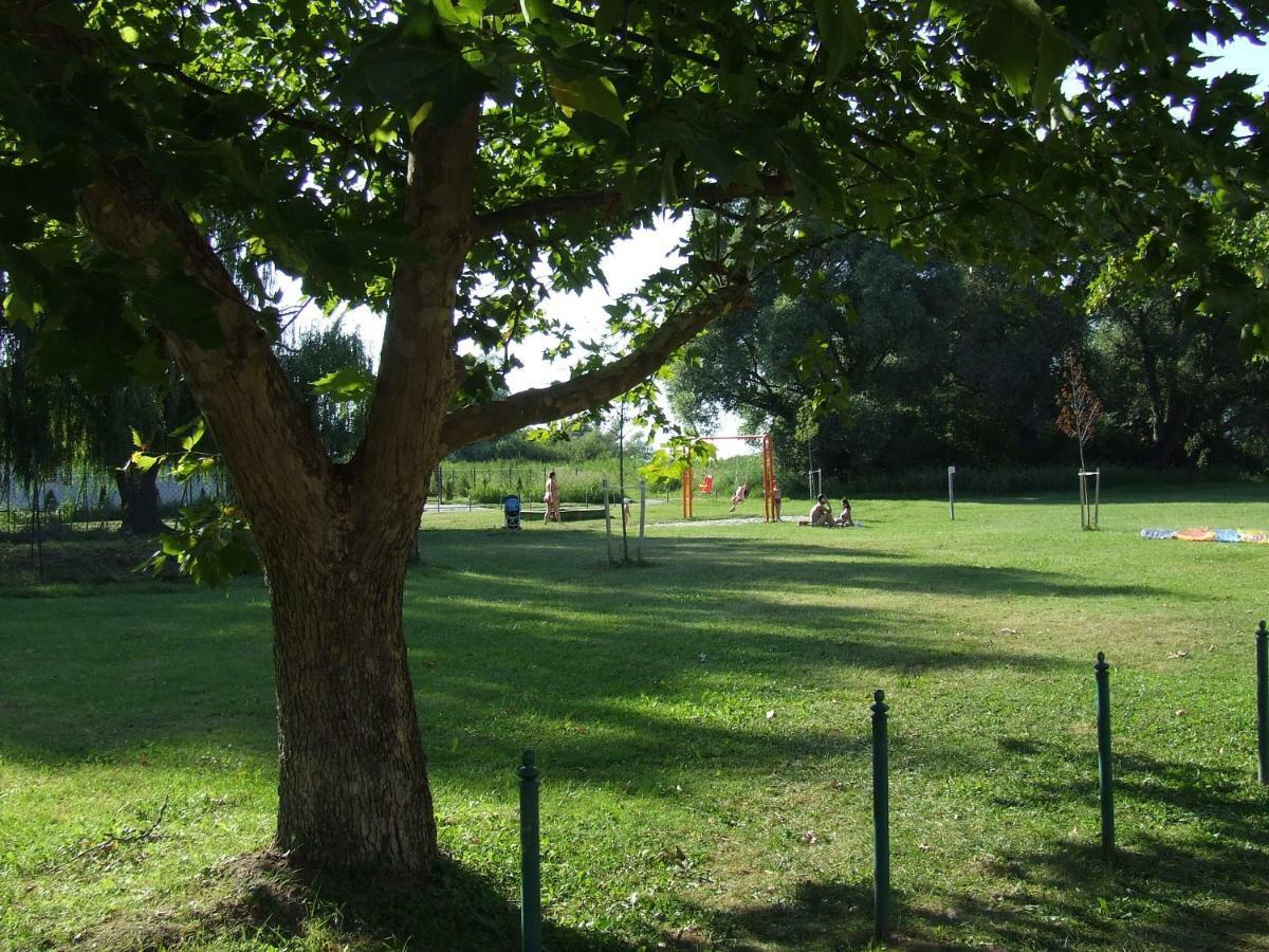 Thomas Nyaralo Villa Balatonmariafurdo Luaran gambar